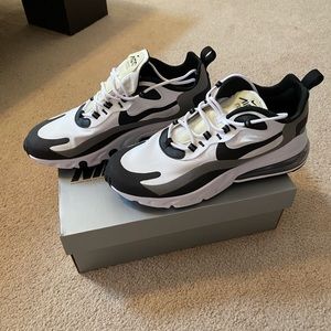Nike Air 270 React